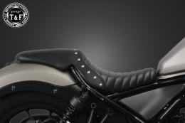 レブル250　スタッド付きガンファイターシート(タックロール)BK/BK