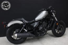 レブル250　スタッド付きガンファイターシート(タックロール)BK/BK