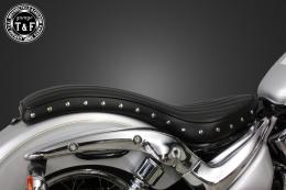 イントルーダーLC250　スタッド付きコブラシート(バーチカル)