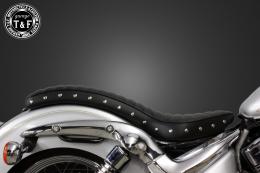 イントルーダーLC250　スタッド付きコブラシート(タックロール)