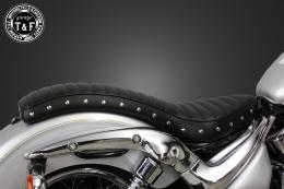 イントルーダーLC250　スタッド付きコブラシート(タックロール)