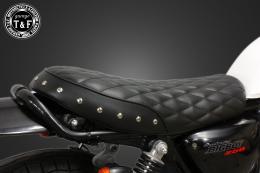 グラストラッカー250(キャブモデル専用)　スタッド付きショートフラットシート(ダイヤ)