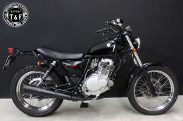 グラストラッカー250(キャブモデル専用)　ショートフラットシート(バーチカル)