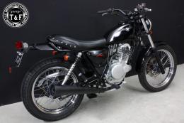 グラストラッカー250(キャブモデル専用)　スタッド付きフラットシート(バーチカル)