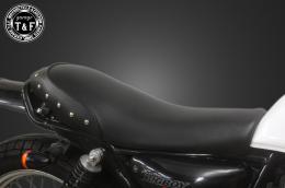 グラストラッカー250(キャブモデル専用)　スタッド付きフラットシート(スムース)