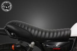グラストラッカー250(キャブモデル専用)　フラットシート(タックロール)