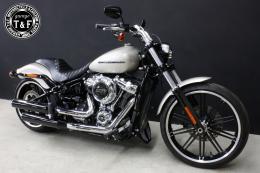 ソフテイルブレイクアウト(2018〜2024年)　スタッド付きガンファイターシート(タックロール)