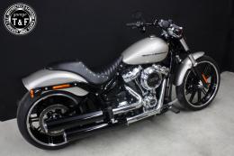 ソフテイルブレイクアウト(2018〜2024年)　スタッド付きガンファイターシート(タックロール)