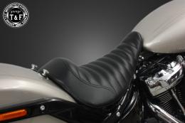 ソフテイルブレイクアウト(2018〜2024年)　シングルシート(タックロール)