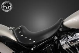 ソフテイルブレイクアウト(2018〜2024年)　スタッド付きシングルシート(スムース)